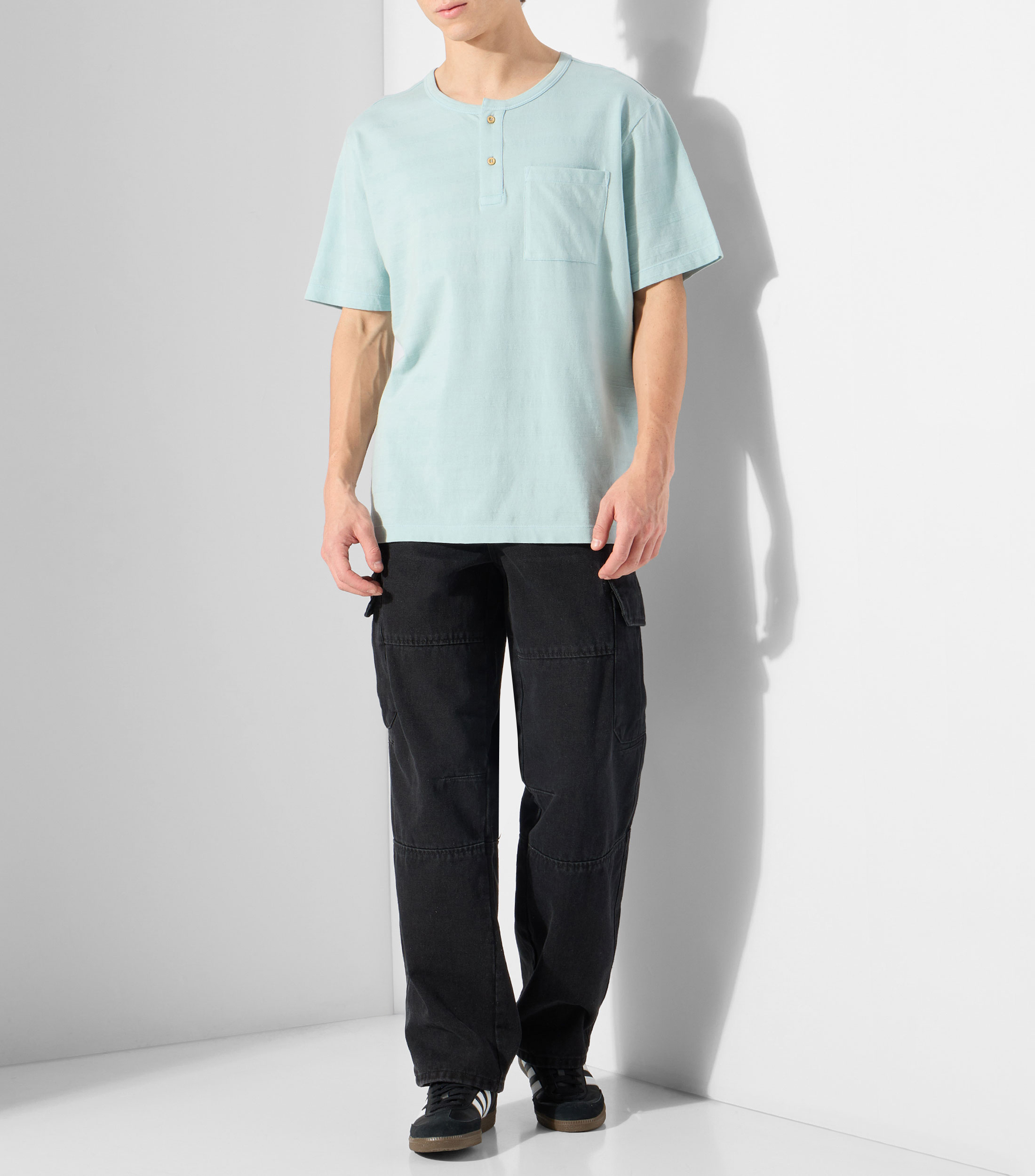 Playera de cuello redondo con manga corta lisa Hombre
